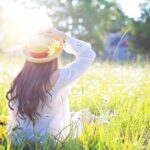 誰かを知らずに癒す花のような存在である女性