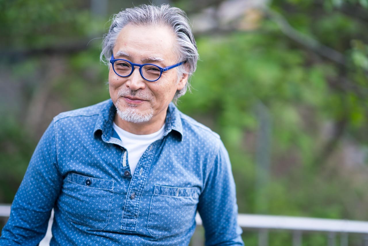 笑顔で人の心を和ませる男性